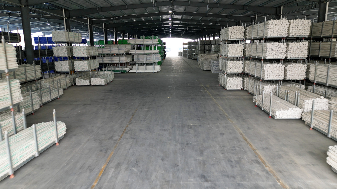热胀冷缩应对方案：PE 实壁排水管伸缩余量计算与补偿装置安装​